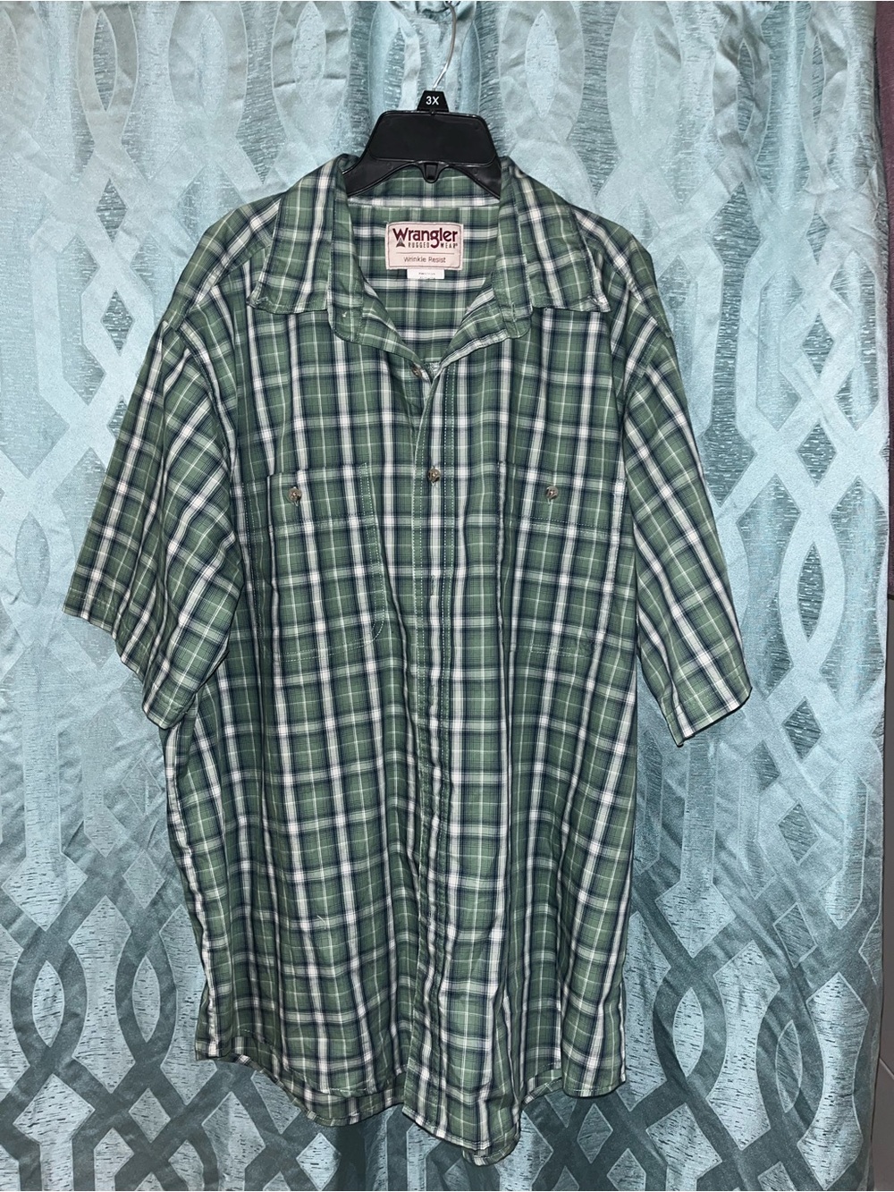 Men’s XL Wrangler Green and White Plaid Short-Sleeve Button-Down Shirt